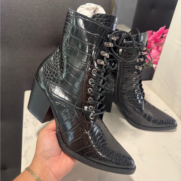 ARIDER GIRL Elegant Black Croc-Embossed Ankle Boots - Picture 6 of 11